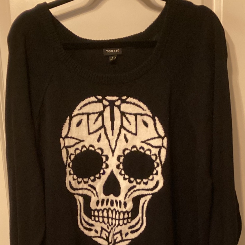 Torrid Black & White Sugar Skull 100% Cotton Sweater 💀🖤 (Style 13822338)